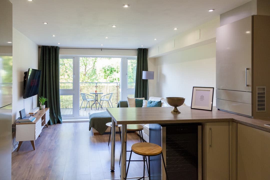 Large Balcony, 2 Bedroom, 2 Bathroom Apartment | Wycombe - View 7
