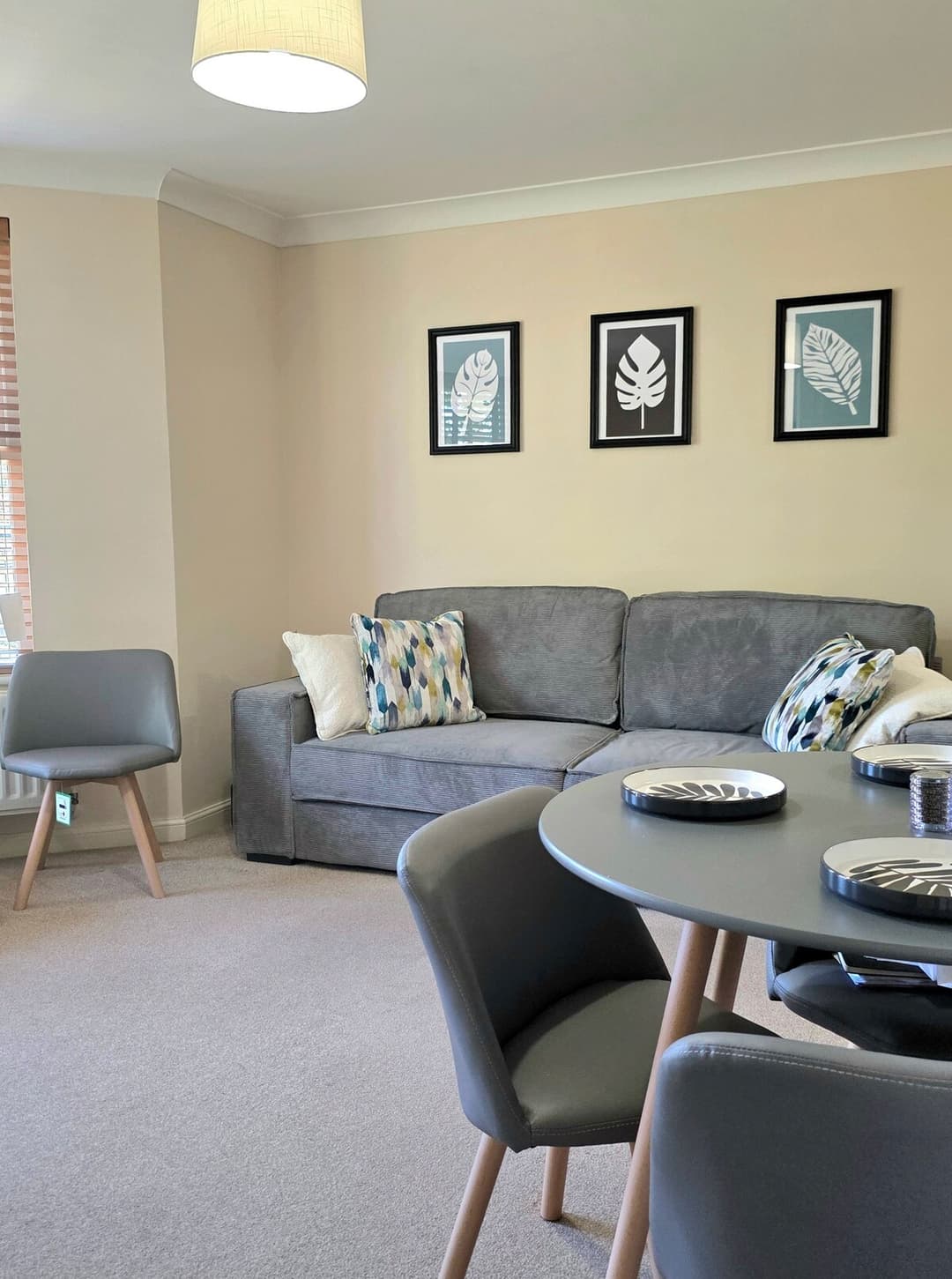  2 Bed, 2 Bathroom Apartment With Free Parking, Close To Train Station (25 Mins To London) - View 7