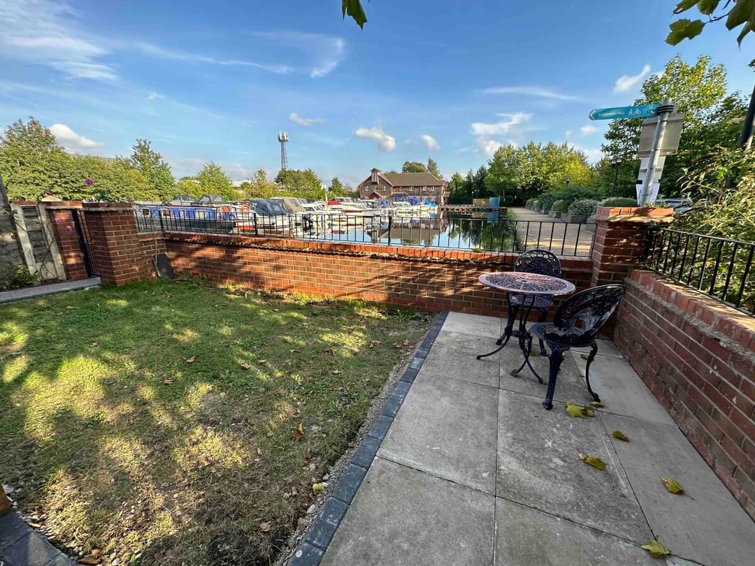 Stylish 4BR  Stretford Waterside Stay in M32 - View 22