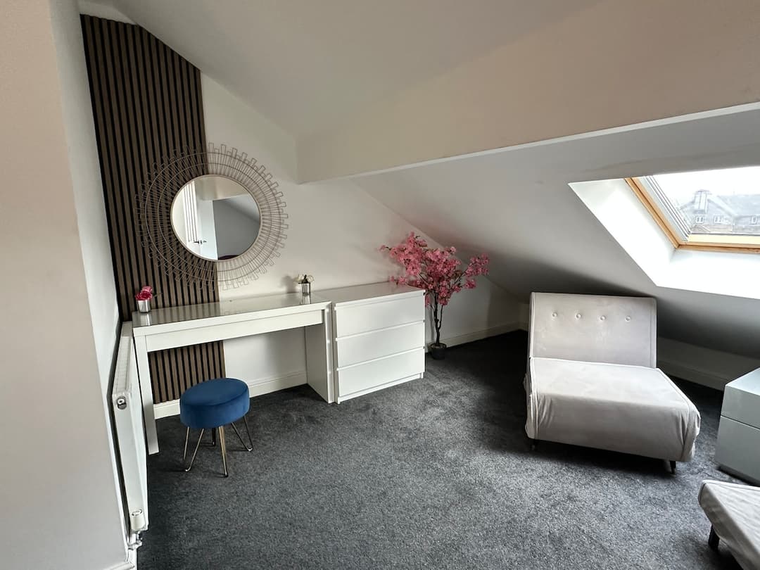 Stylish 4BR  Stretford Waterside Stay in M32 - View 23