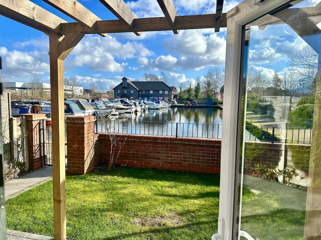 Stylish 4BR  Stretford Waterside Stay in M32 - View 30