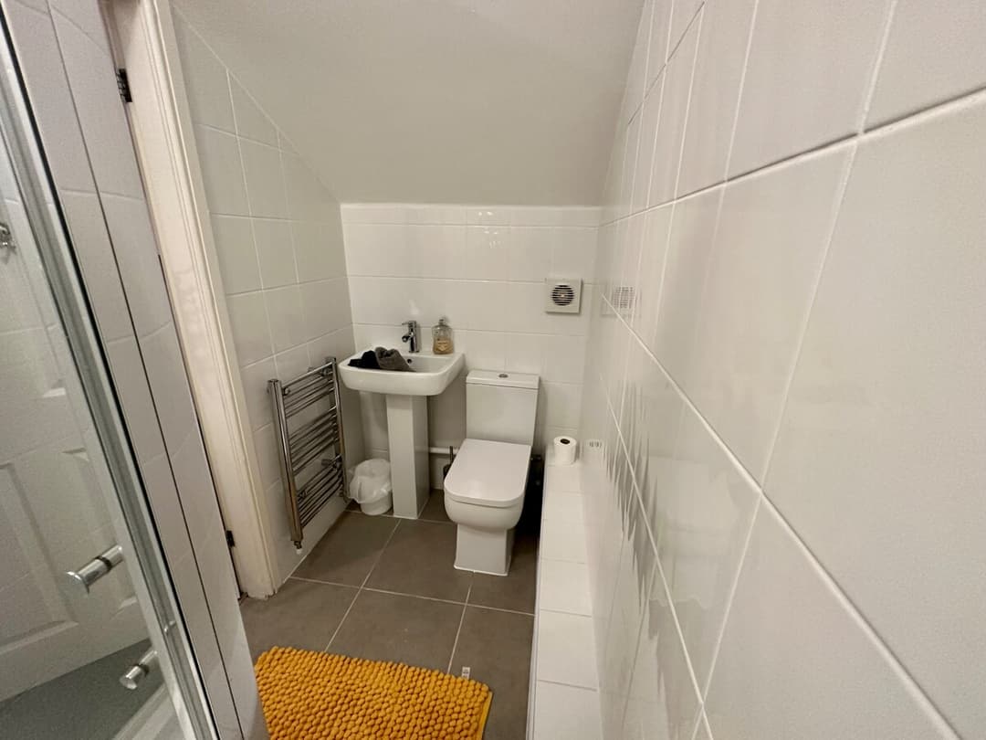 Stylish 4BR  Stretford Waterside Stay in M32 - View 33