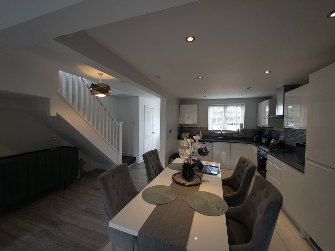 Stylish 4BR  Stretford Waterside Stay in M32 - View 35