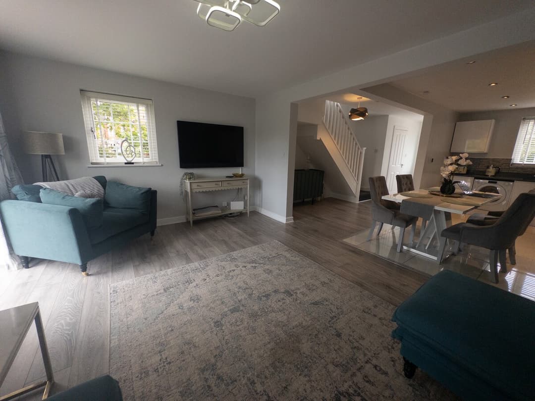 Stylish 4BR  Stretford Waterside Stay in M32 - View 36