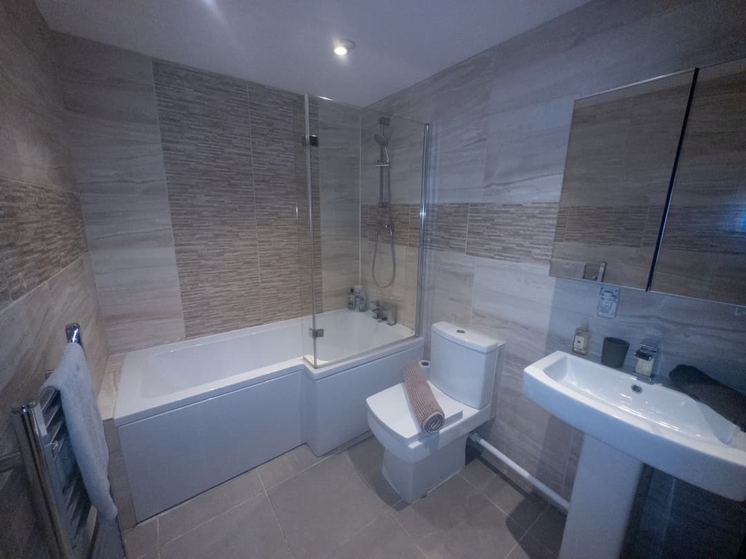Stylish 4BR  Stretford Waterside Stay in M32 - View 37