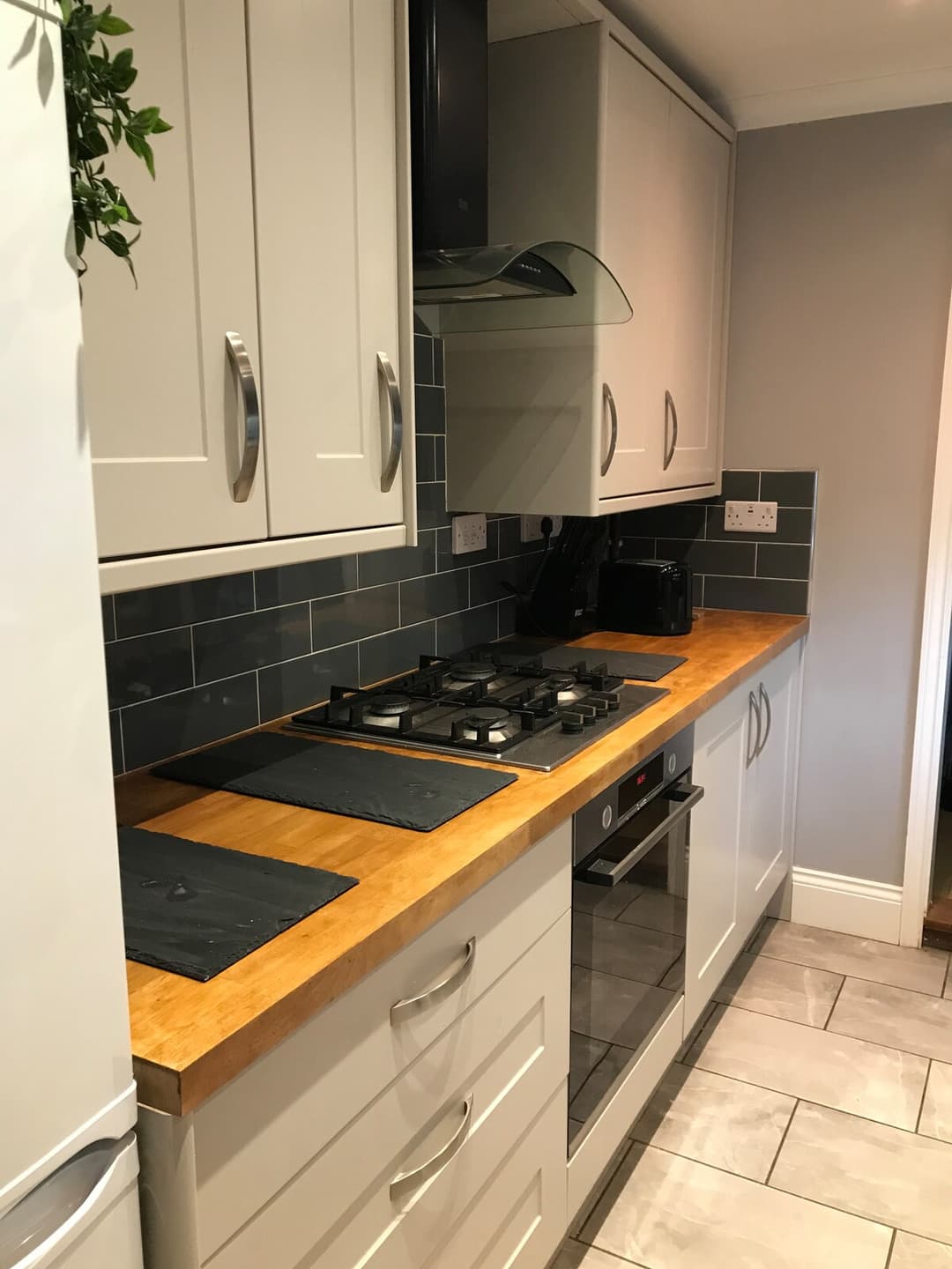 Spacious 3 Bedroom House On A Quiet Side Street 5 Minutes Walk From The Beach  - View 3
