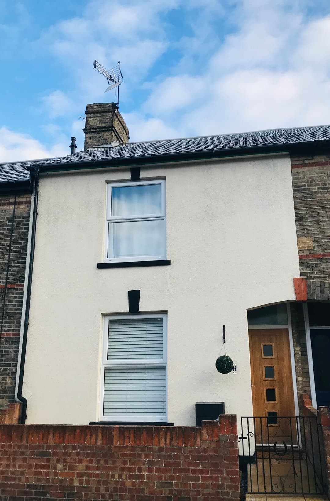 Spacious 3 Bedroom House On A Quiet Side Street 5 Minutes Walk From The Beach  - View 10