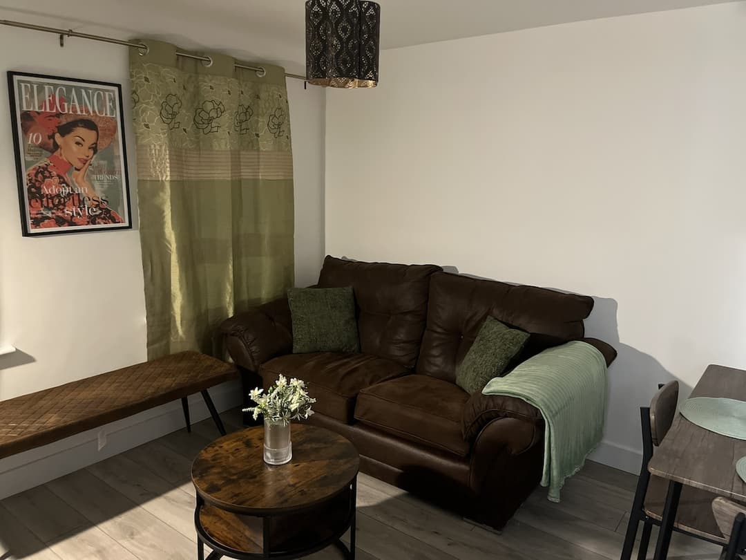 Entire 2 Bedroom Flat Lincoln City Centre - View 6