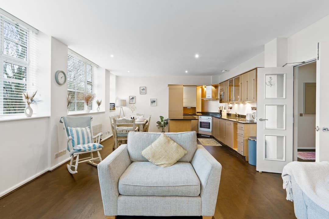 Luxury 2 Bed & 2 Bath | Near Beach & City Centre - View 3