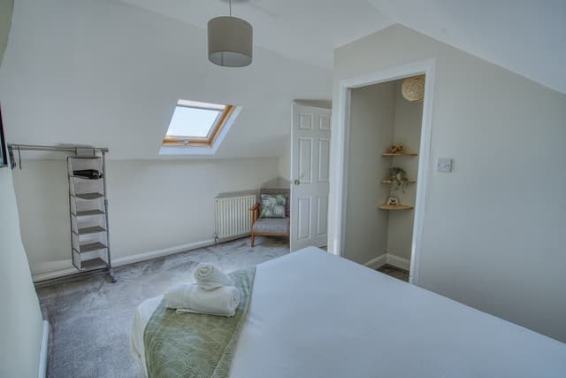 5 Bedroom Home | Durham | Your Home From Home - View 4