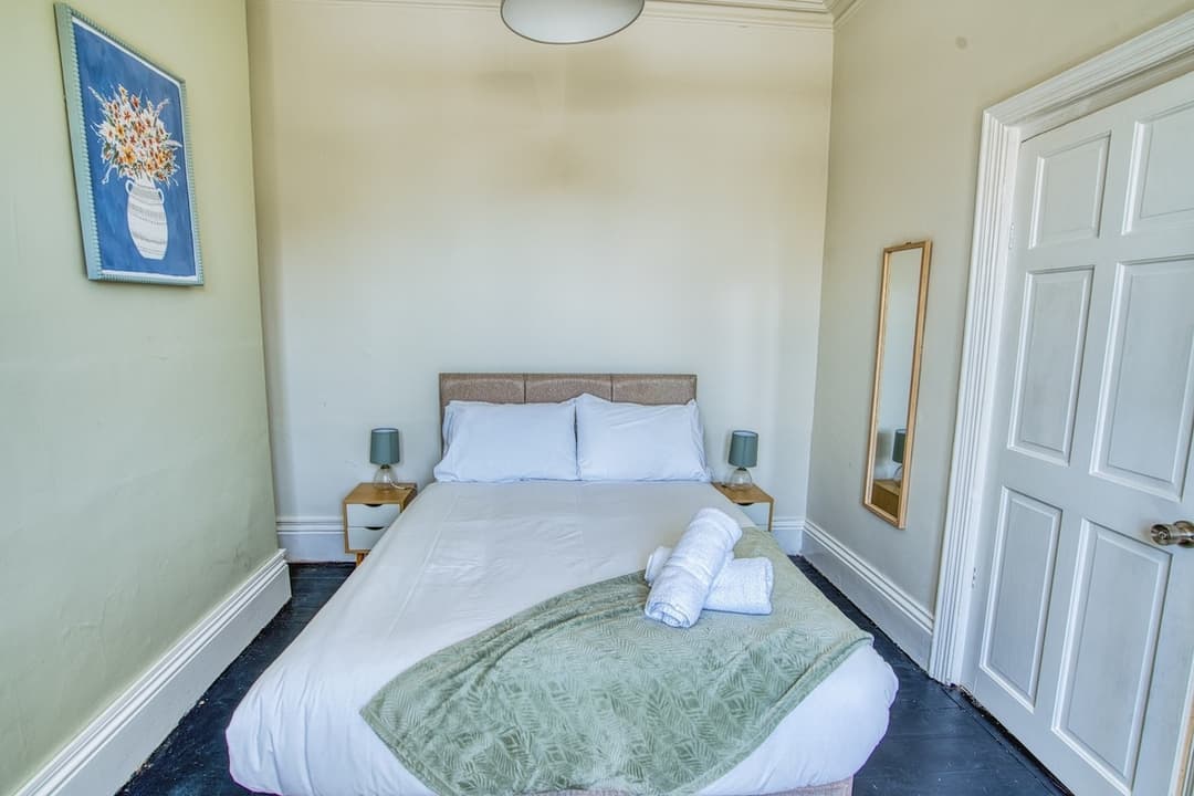 5 Bedroom Home | Durham | Your Home From Home - View 6