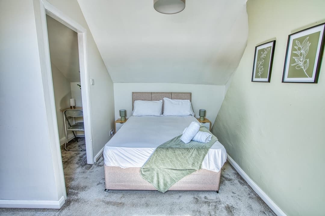 5 Bedroom Home | Durham | Your Home From Home - View 10