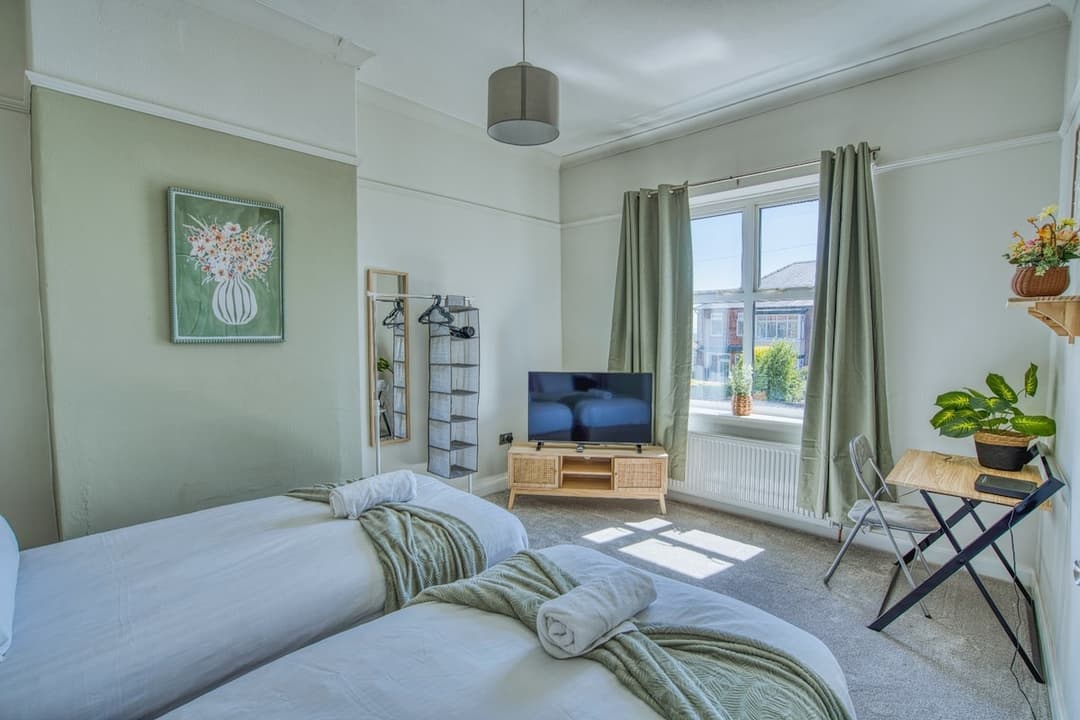5 Bedroom Home | Durham | Your Home From Home - View 11