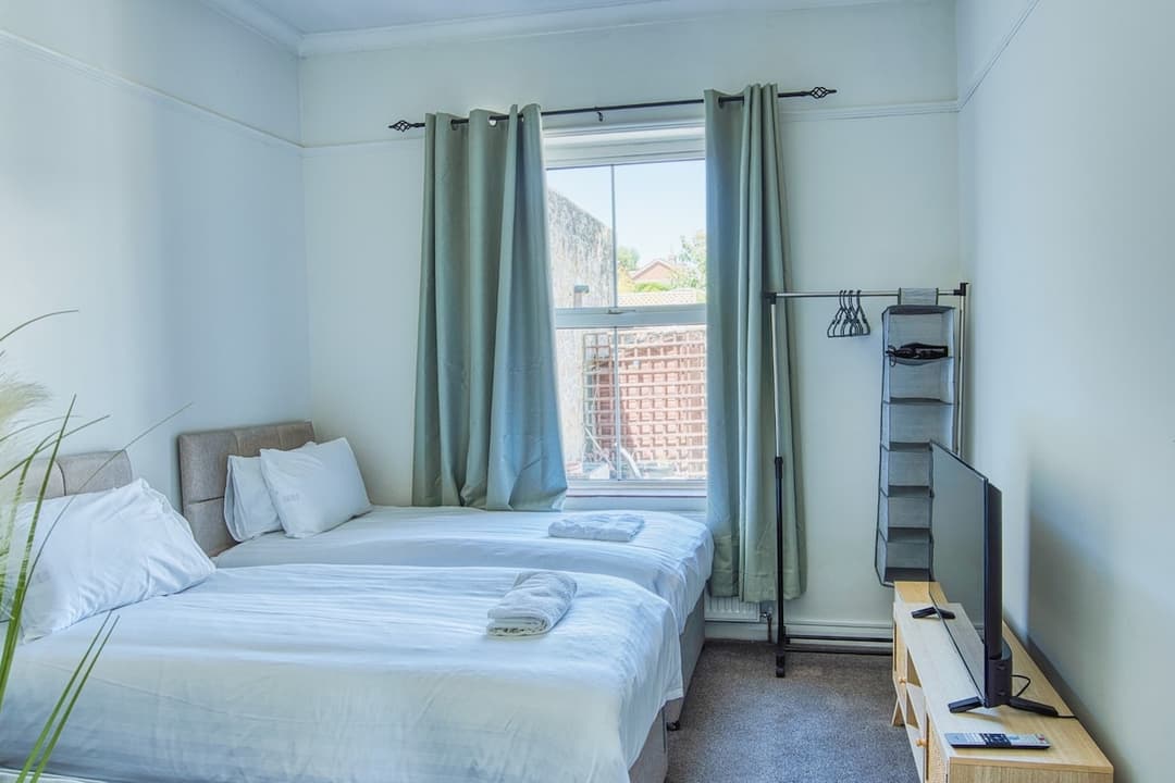 5 Bedroom Home | Durham | Your Home From Home - View 13