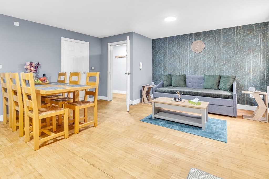 2 Bedroom Apartment In West Bromwich Birmingham - View 1