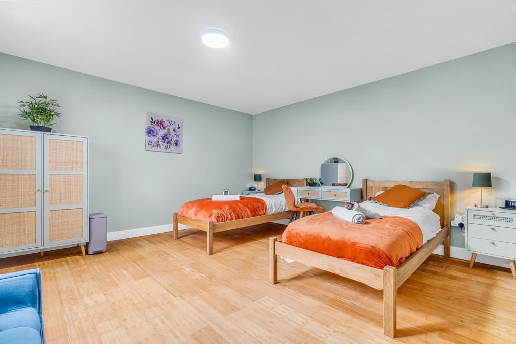 2 Bedroom Apartment In West Bromwich Birmingham - View 5