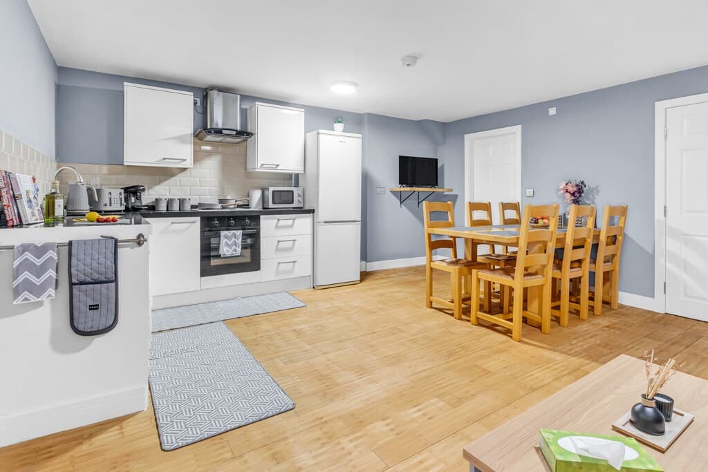 2 Bedroom Apartment In West Bromwich Birmingham - View 6