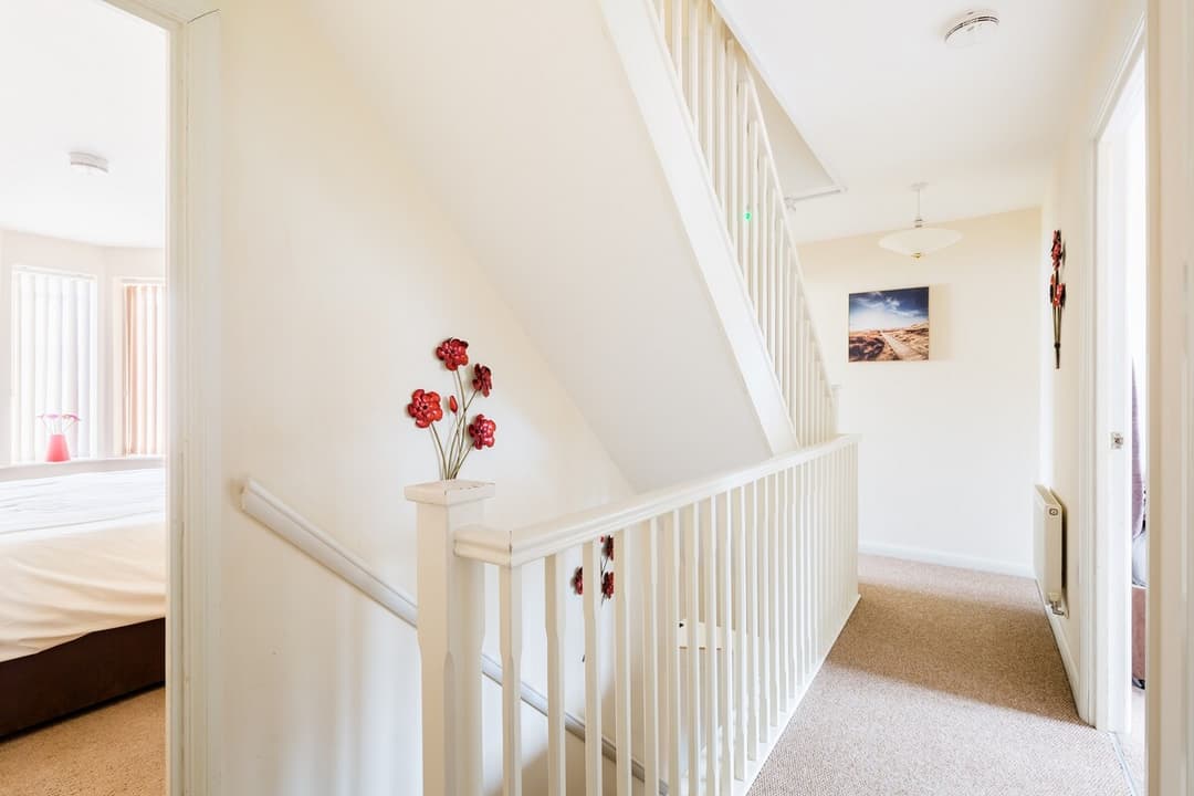 6 bed house with free secure parking & 3 bathrooms - View 8