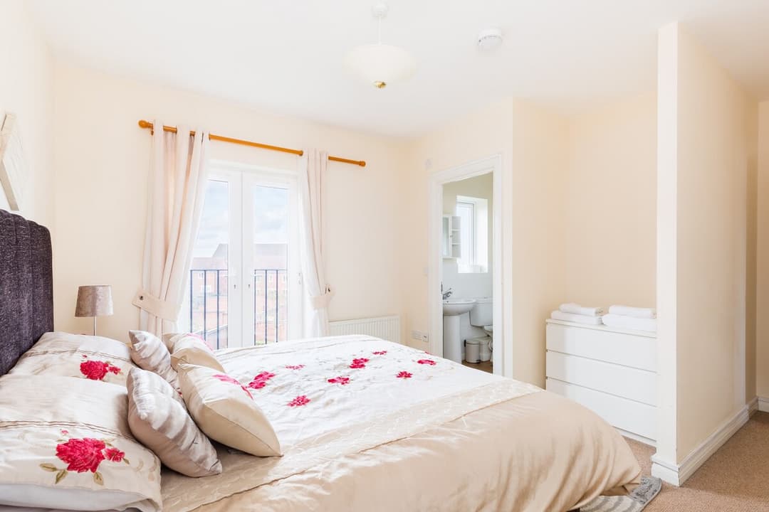 6 bed house with free secure parking & 3 bathrooms - View 10