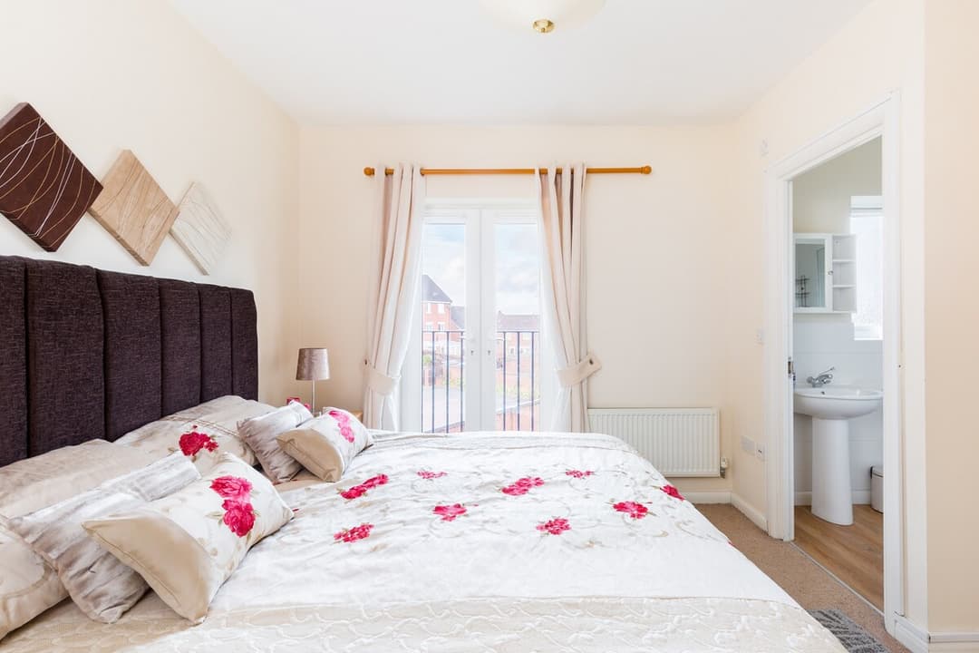 6 bed house with free secure parking & 3 bathrooms - View 11