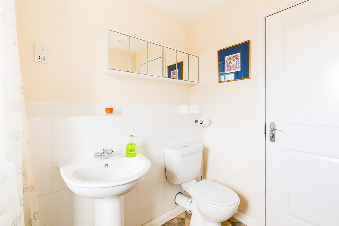 6 bed house with free secure parking & 3 bathrooms - View 12