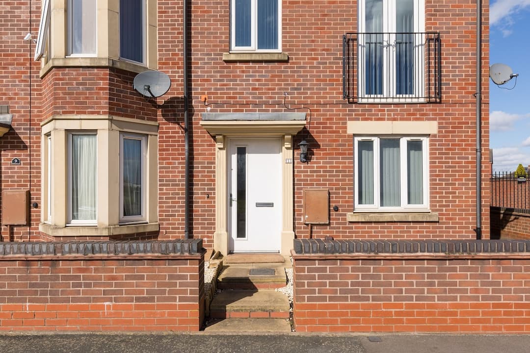 5 bed house with free parking in quiet location - View 5