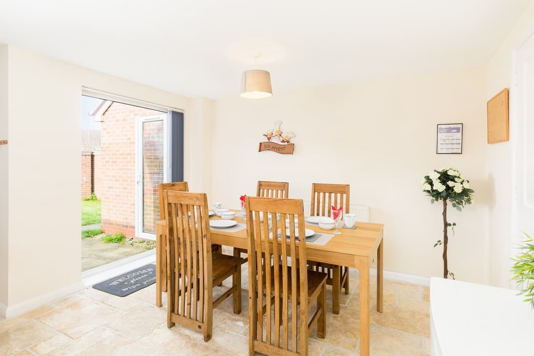 5 bed house with free parking in quiet location - View 7