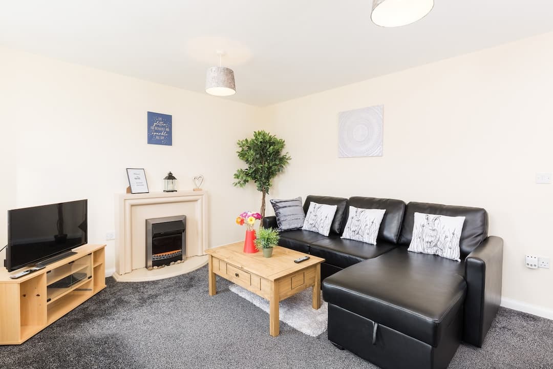 5 bed house with free parking in quiet location - View 4
