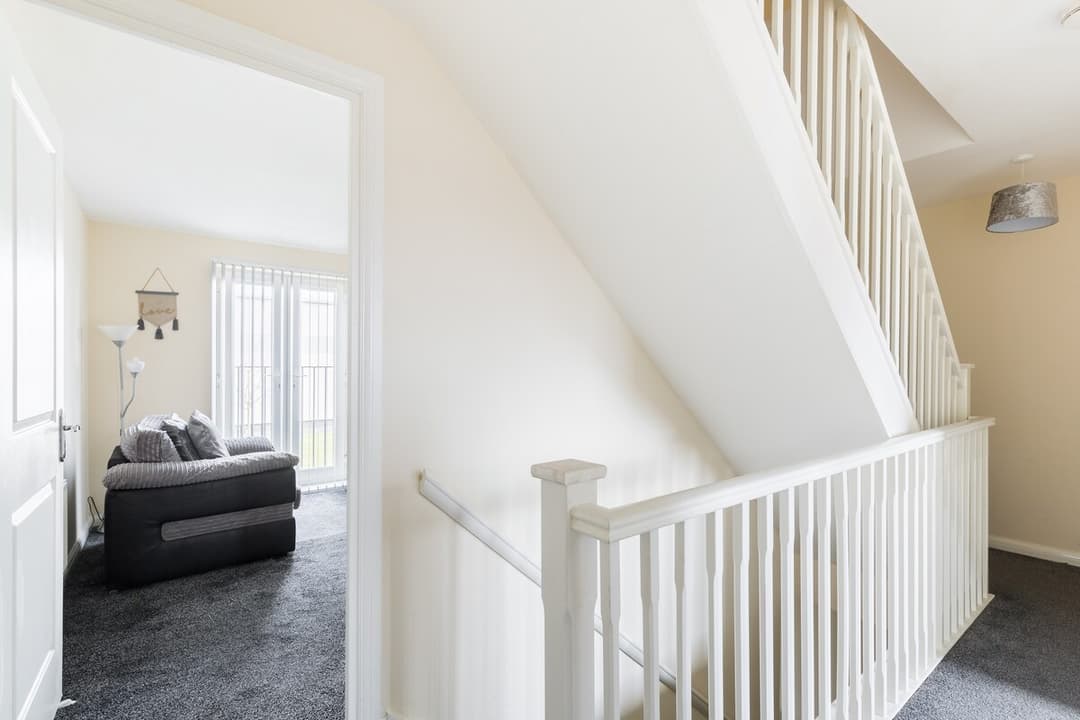 5 bed house with free parking in quiet location - View 8