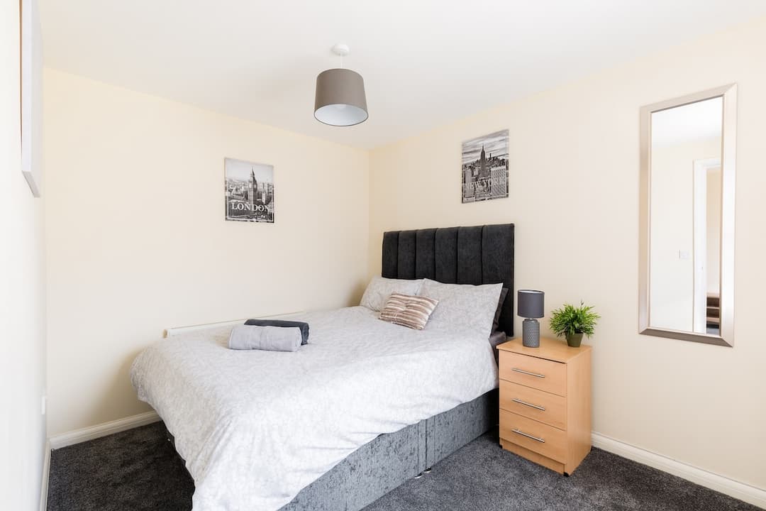 5 bed house with free parking in quiet location - View 10