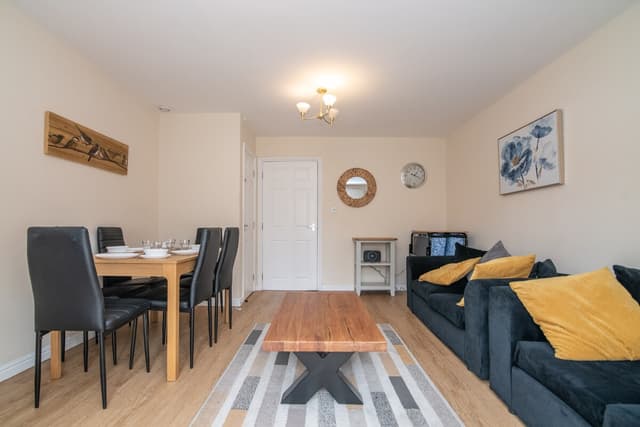 Lovely refurbed 4 bed house in Black Country - View 1
