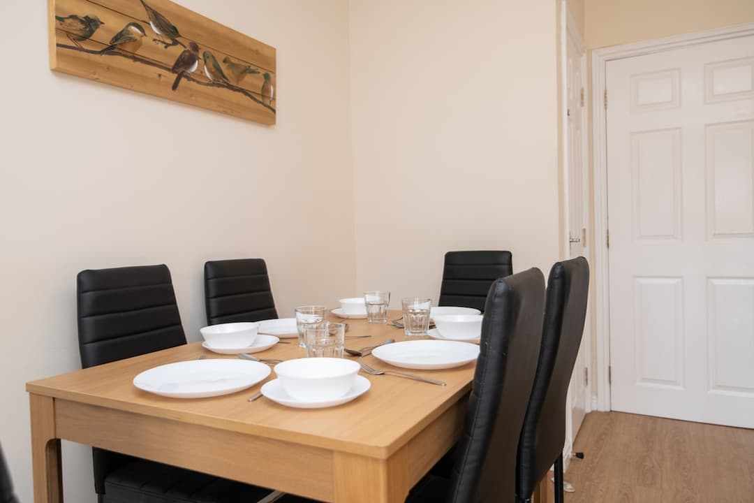 Lovely refurbed 4 bed house in Black Country - View 7