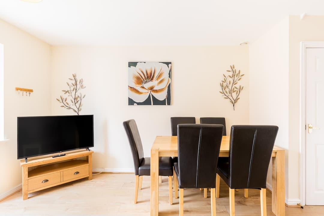 Great 4 Bed House In Black Country       - View 2