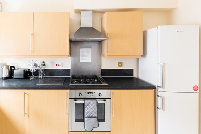 Great 4 Bed House In Black Country       - View 2