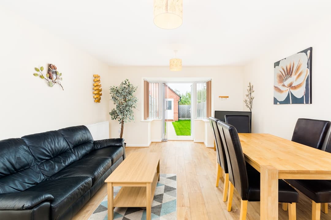 Great 4 Bed House In Black Country       - View 8