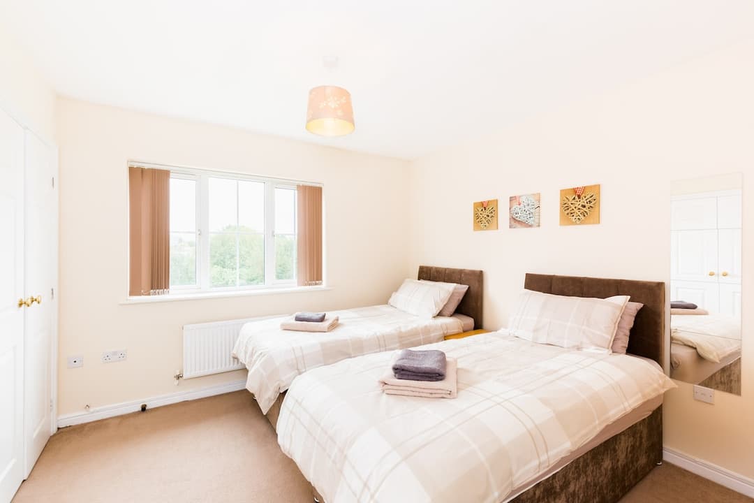 Great 4 Bed House In Black Country       - View 9