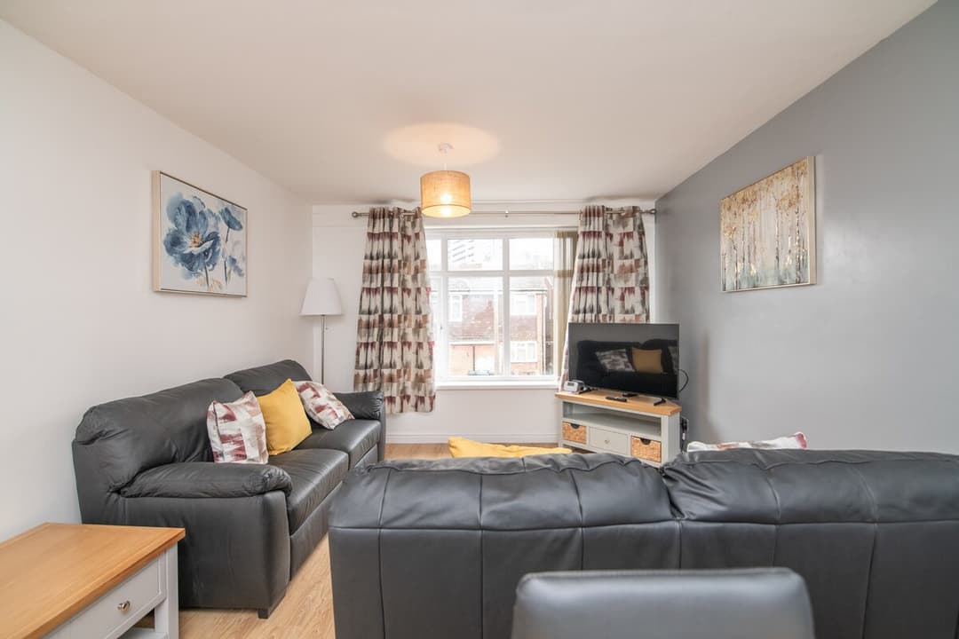 Luxury Apt with 2 bathrooms n Free Parking - View 5