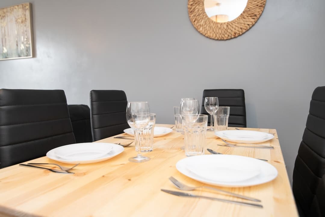 Luxury Apt with 2 bathrooms n Free Parking - View 8