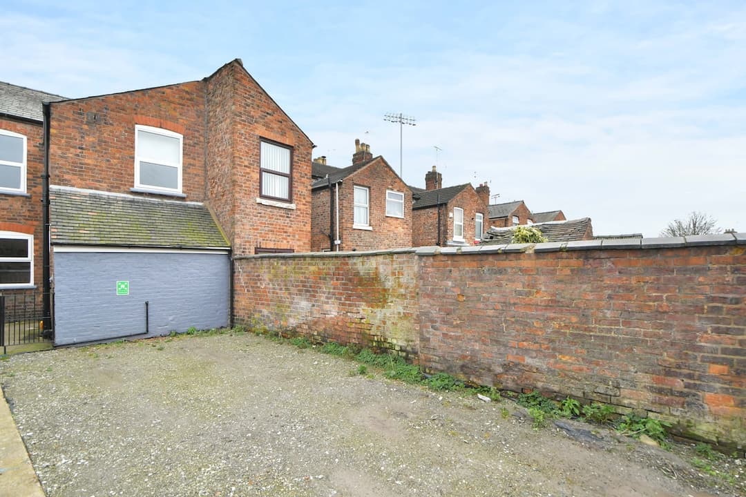 3 Bedroom Spacious House In Crewe, Perfect For Contractors - View 3