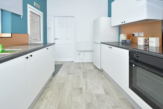 3 Bedroom Spacious House In Crewe, Perfect For Contractors - View 4