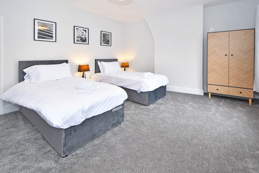 3 Bedroom Spacious House In Crewe, Perfect For Contractors - View 6