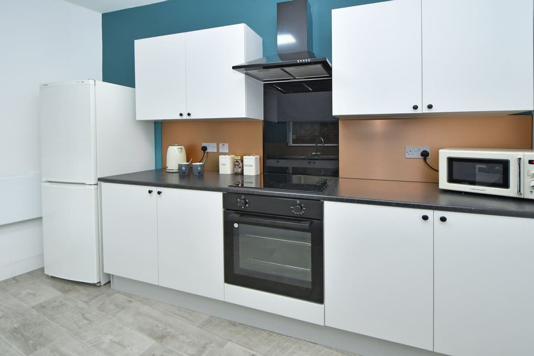 3 Bedroom Spacious House In Crewe, Perfect For Contractors - View 20