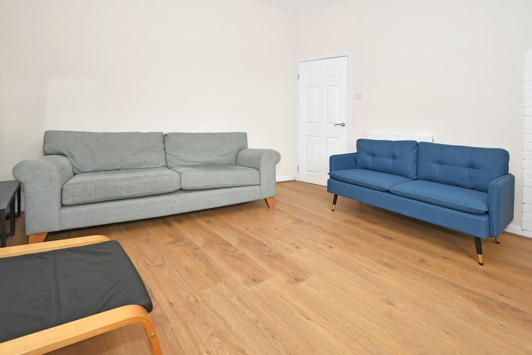 3 Bedroom Spacious House In Crewe, Perfect For Contractors - View 21