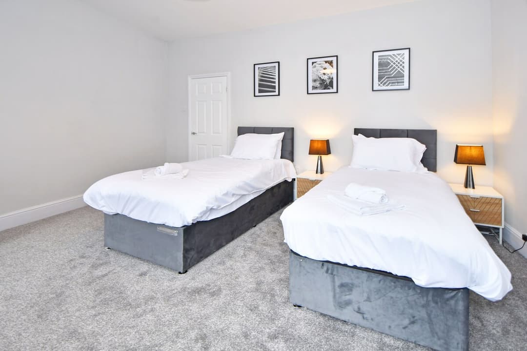 3 Bedroom Spacious House In Crewe, Perfect For Contractors - View 30