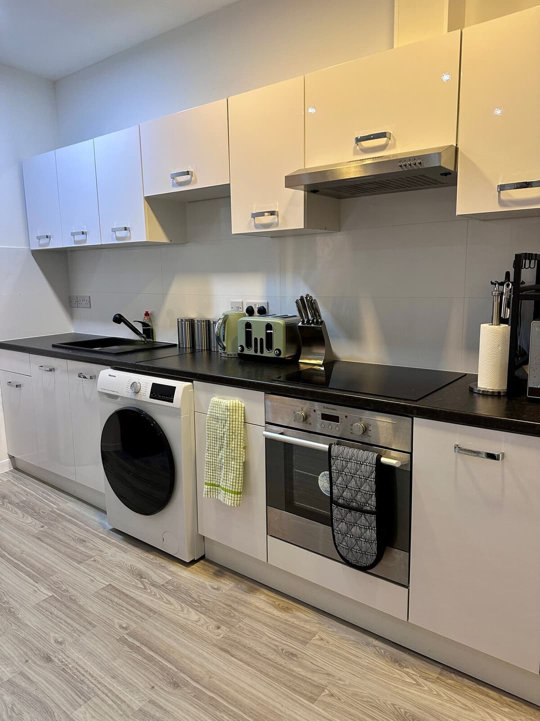 Brand New | Deck Area | Free Parking | Workspace - View 7
