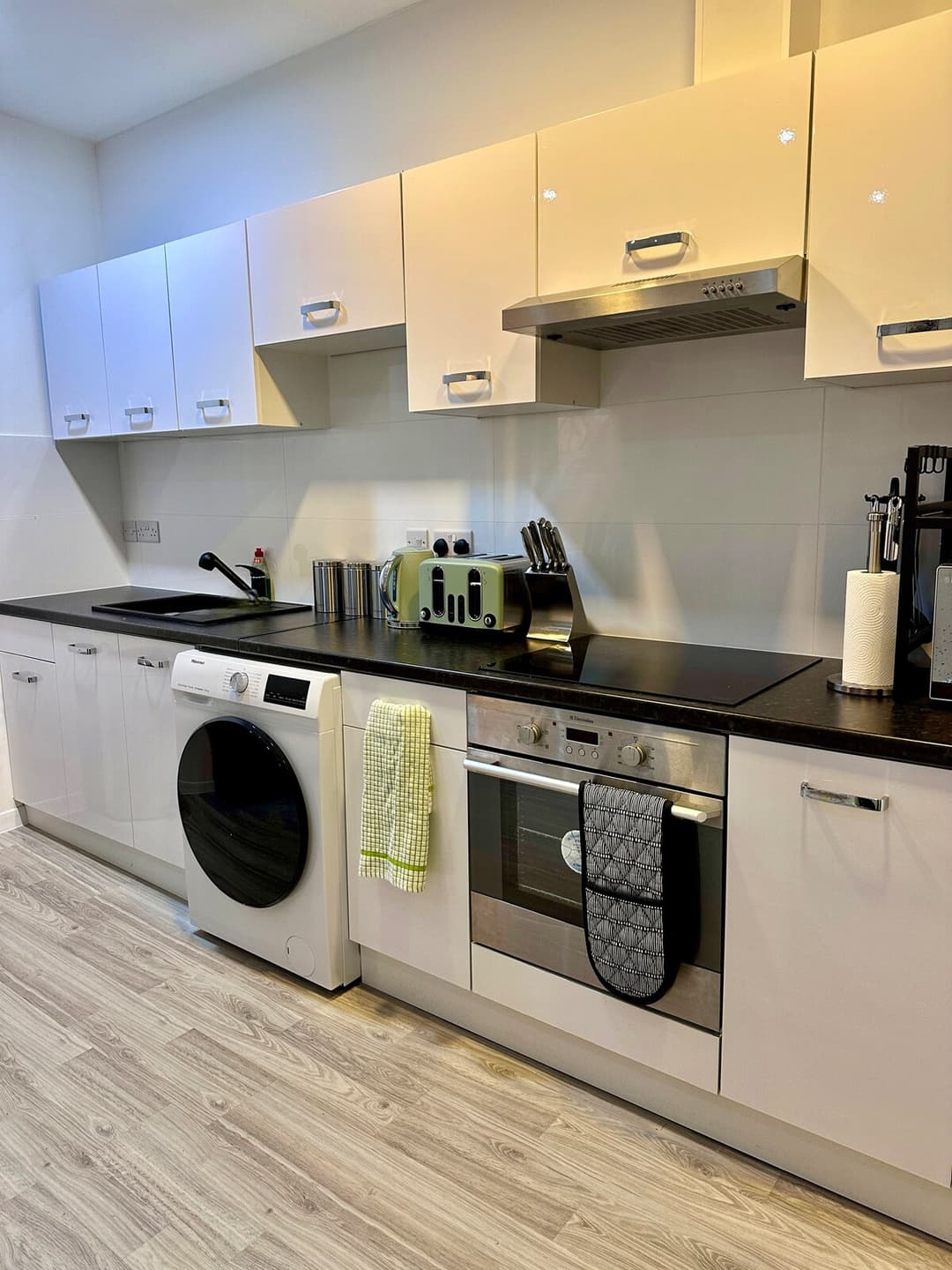 Brand New | Deck Area | Free Parking | Workspace - View 8