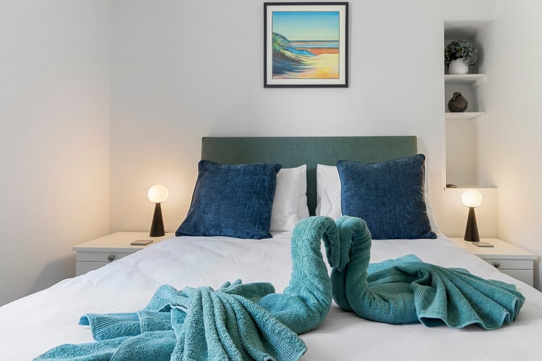 2 Bedroom Riverside Cottage | Exeter - View 9