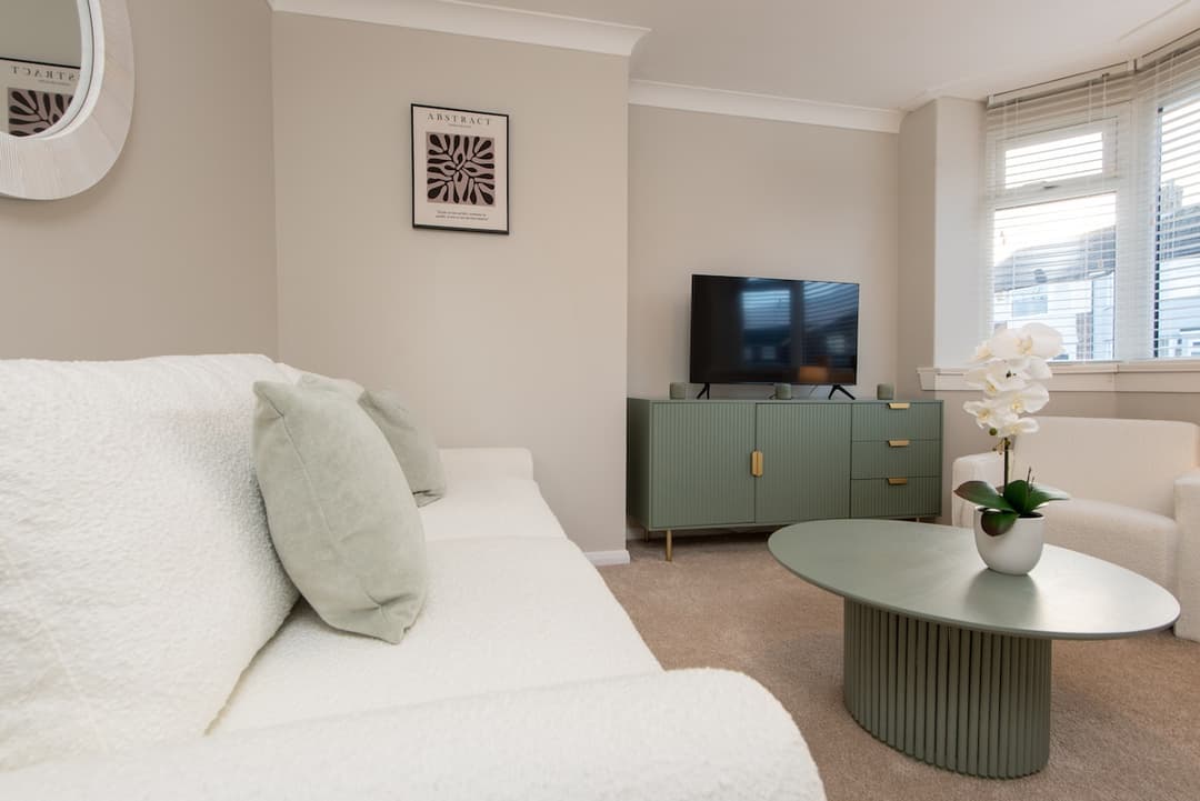 5 Bedroom House | 3 Bathroom | Parking | Durham - View 3