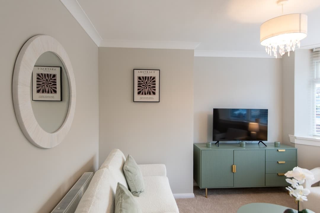 5 Bedroom House | 3 Bathroom | Parking | Durham - View 4