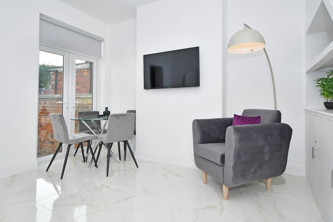 Entire Home In Cheshire East, United Kingdom - View 14
